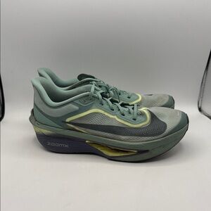 Nike Zoom Fly 6 mens 10 Athletic Shoes in Green and Yellow used S25